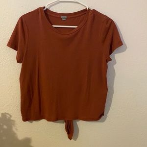 maroon tshirt with back opening